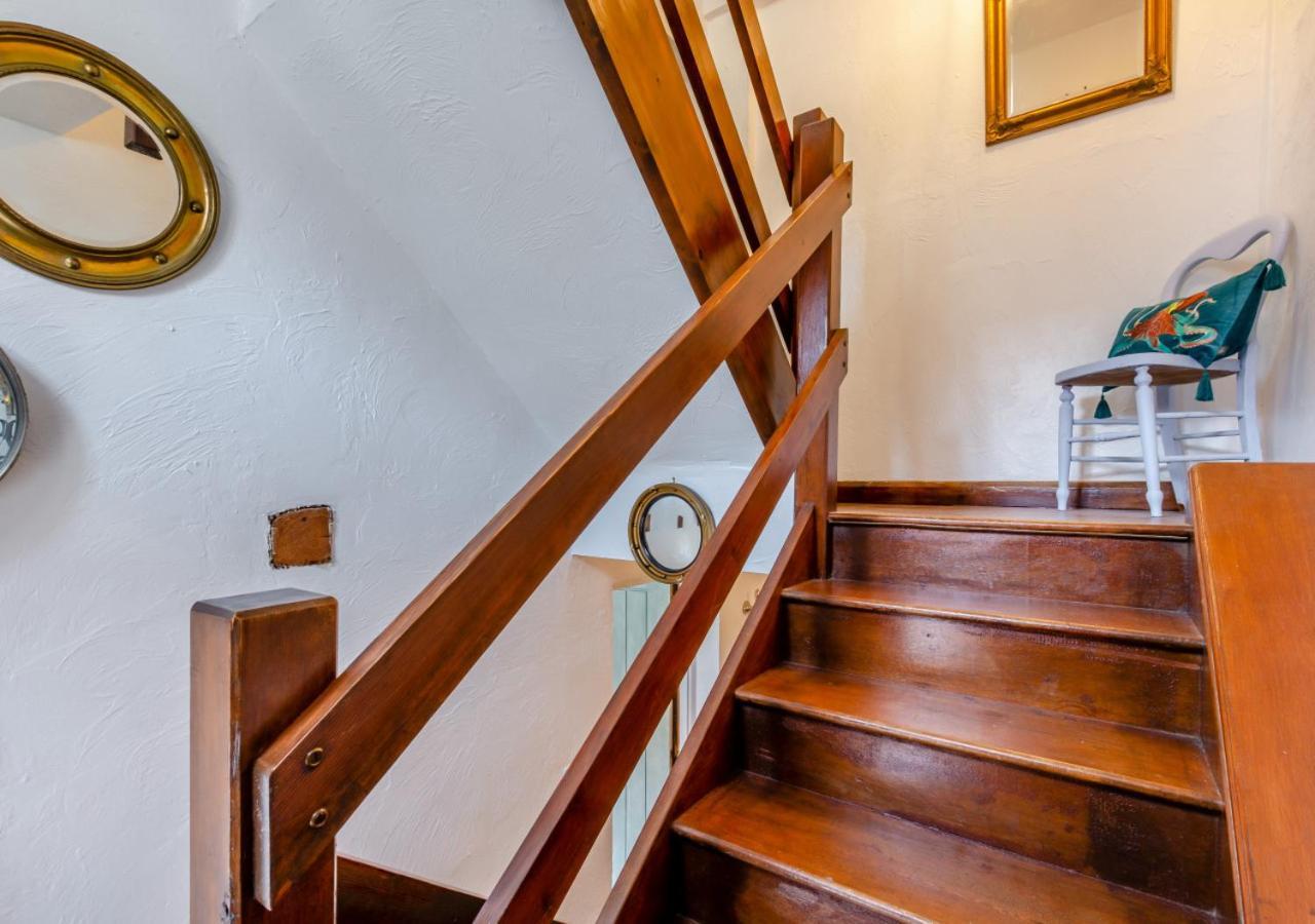 Вилла No 1 Pier Lane Уитби Экстерьер фото